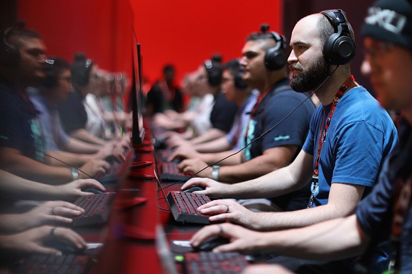 Building Your Online Gaming Career: Important Tips, Top eSports Games You Can Start With