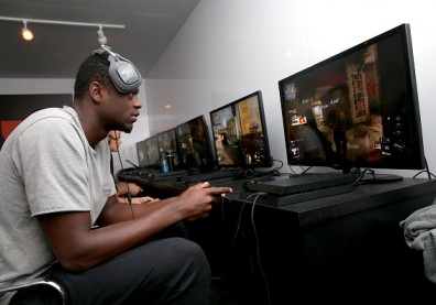 Julius Randle Visits Activision's Call Of Duty: Black Ops 3 Booth At The E3 Convention