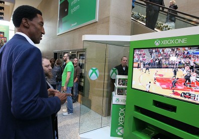 Microsoft Retail Store and Chicago Bulls Legend Scottie Pippen Host Xbox One Gaming Tournament At Shops At North Bridge In Chicago