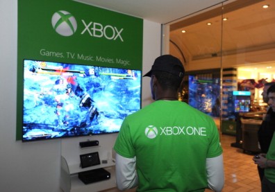 Microsoft Retail Store Hosts Xbox One Midnight Launch Event Featuring A Killer Instinct Ultra Gaming Tournament In Arlington, VA