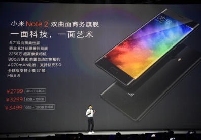 Xiaomi Mi Note 2 comes with a 5.7-inch dual-edge complete HD display, with the protective features of Corning Gorilla Glass. 