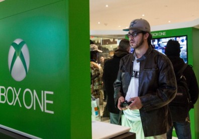Microsoft's New X-Box Holds Midnight Sales Launch In New York's Times Square