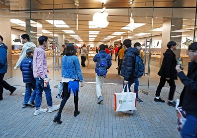 Apple Store Rush