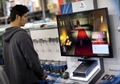 Sony's New Game Unit, Playstation 4 Goes On Sale